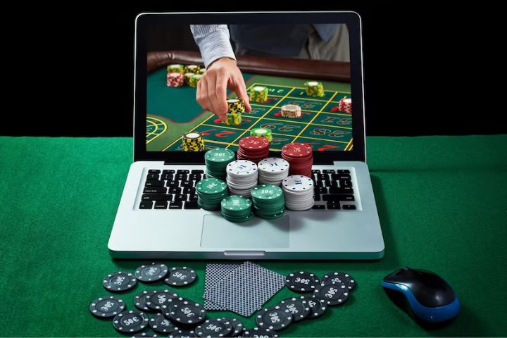 What’s The Difference Between Playing Online Casino On a Mobile Compared To a Computer?